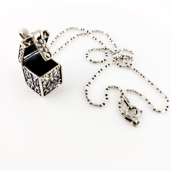 Sterling silver necklace treasure box pendant - Picture 8 of 16